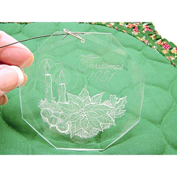 Vintage 1981 Etched Candles Wreath Acrylic Christmas Ornament Holiday Classics - Picture 7 of 9